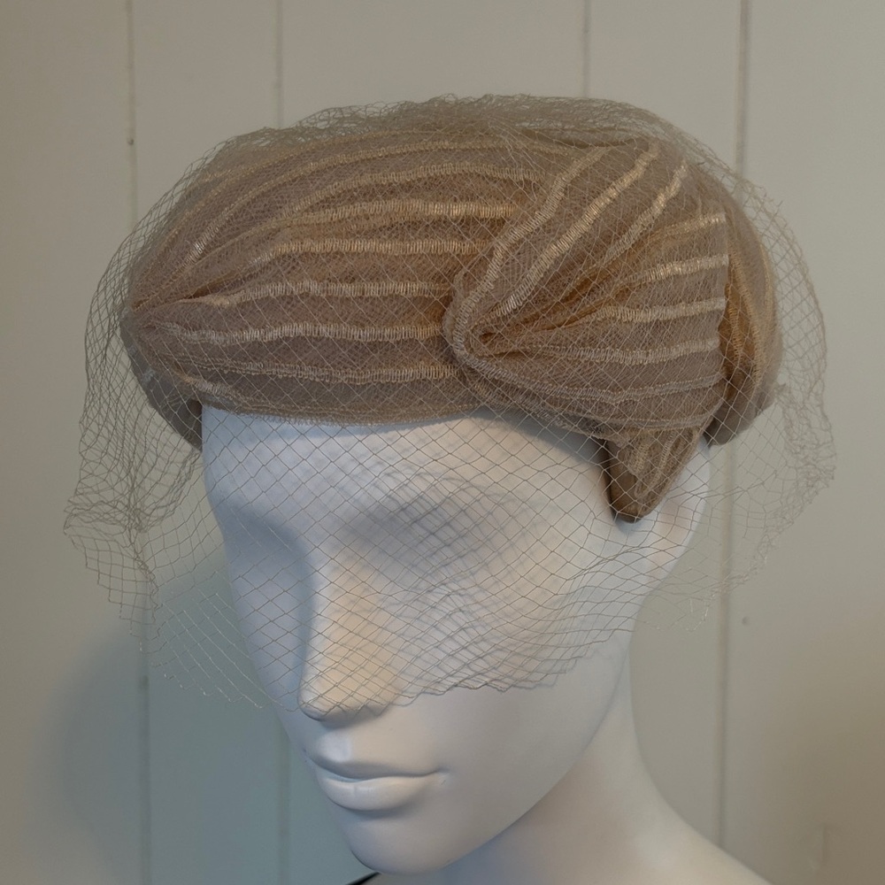 Vintage 1960’s veiled pillbox hat cream color Size